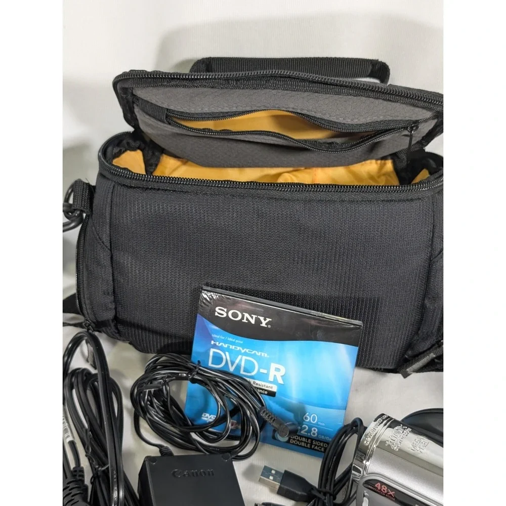 Canon DC420 DVD Camcorder Video Camera with Extras
